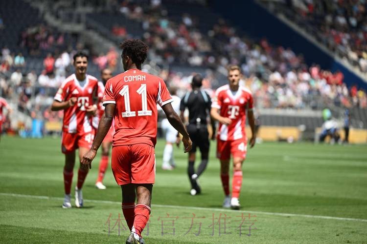 奥利塞独造4球，拜仁主场8-1狂胜，刷爆德甲纪录将狼堡钉在耻辱柱